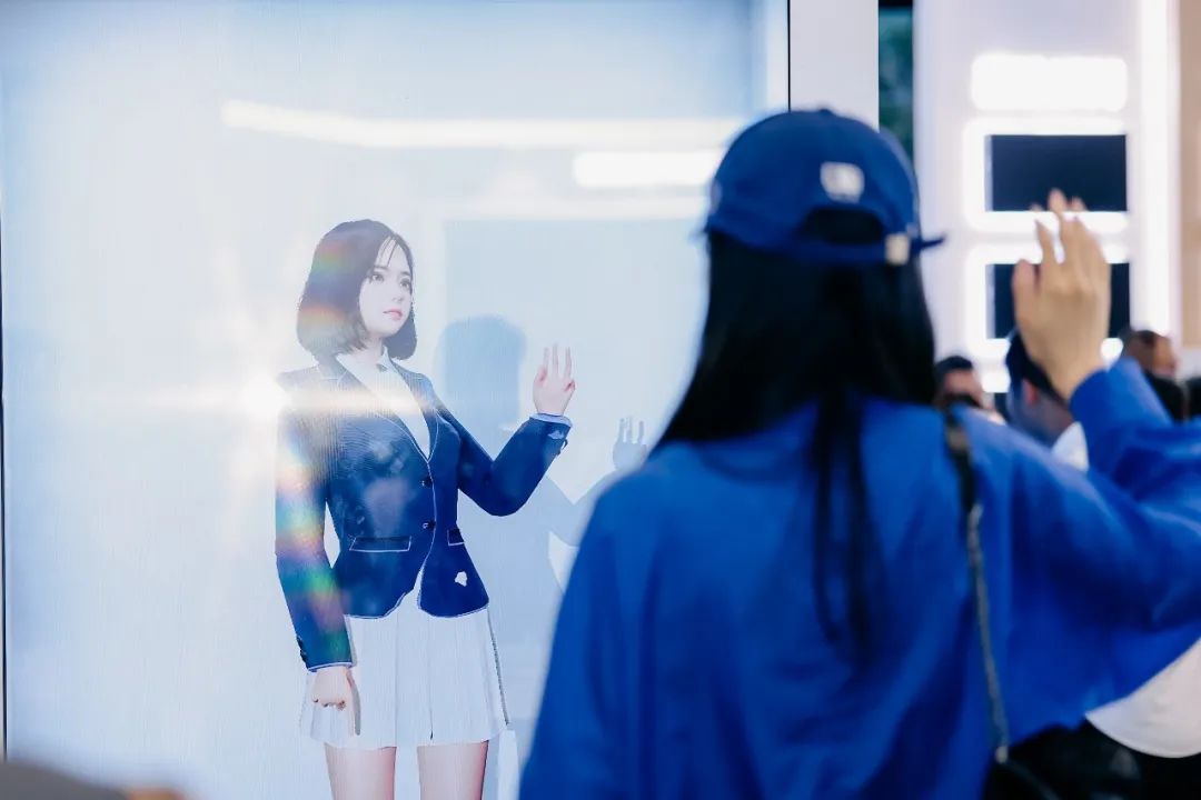 ��AI+������ʾ�����콫�� ΰ�¹��ʹ�����ƷInfoCommչ������