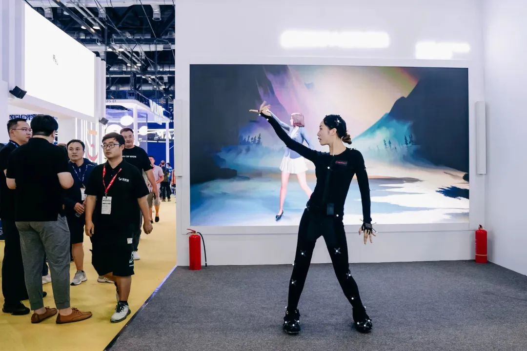 ��AI+������ʾ�����콫�� ΰ�¹��ʹ�����ƷInfoCommչ������